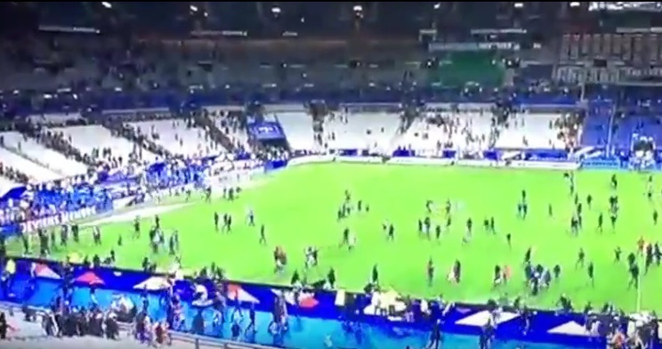 Ewakuacja stadionu Stade de France/fot. youtube